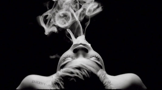 Vape sexy girl